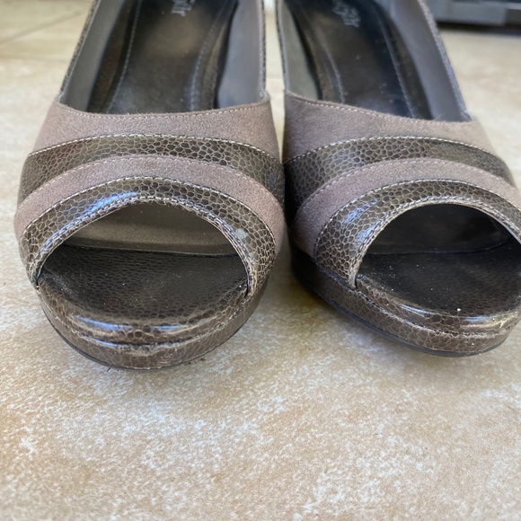 East Fifth Brown Peep Toe Heels - Picture 2 of 13